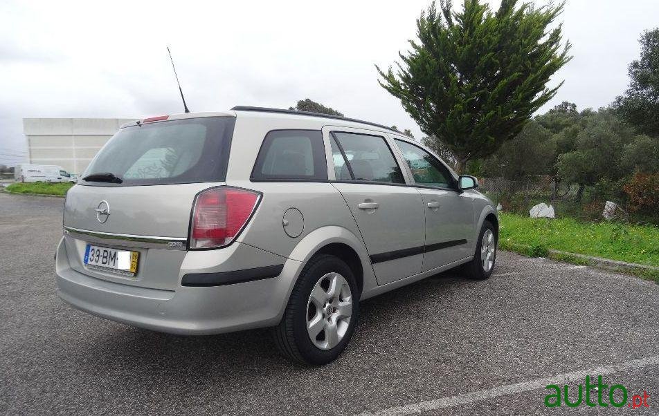 2006' Opel Astra Caravan photo #3