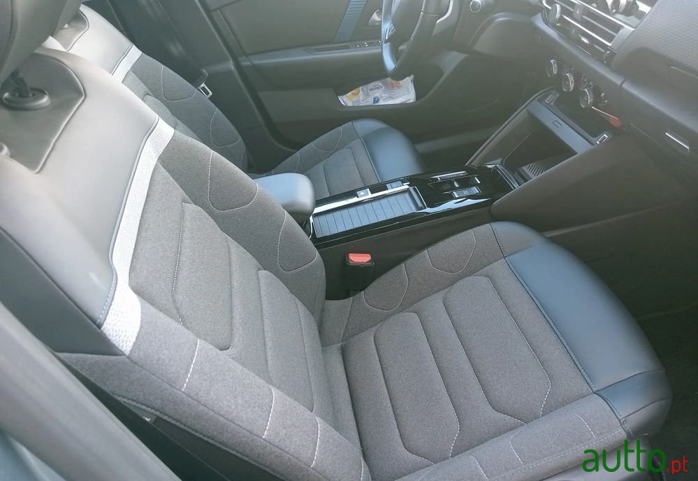 2020' Citroen E-C4 Shine Pack photo #6