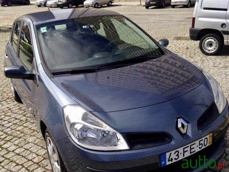 2008' Renault Clio 1.5 Dci photo #1