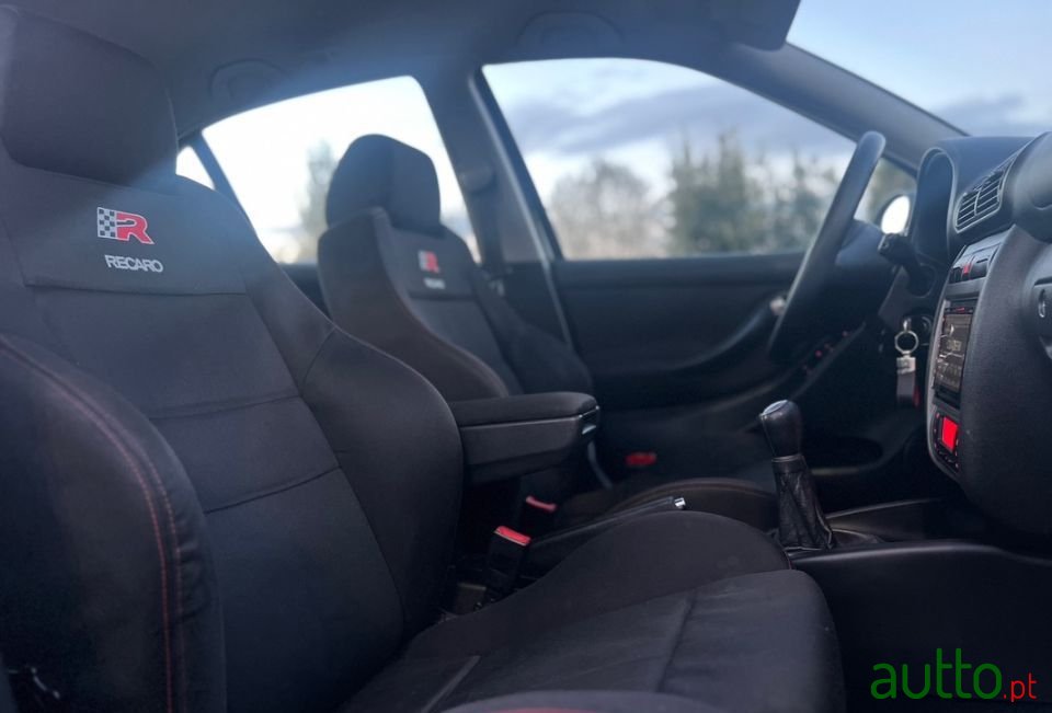 2004' SEAT Leon photo #6