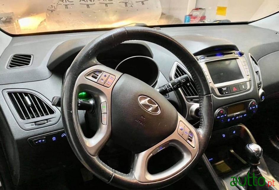 2011' Hyundai ix35 photo #3