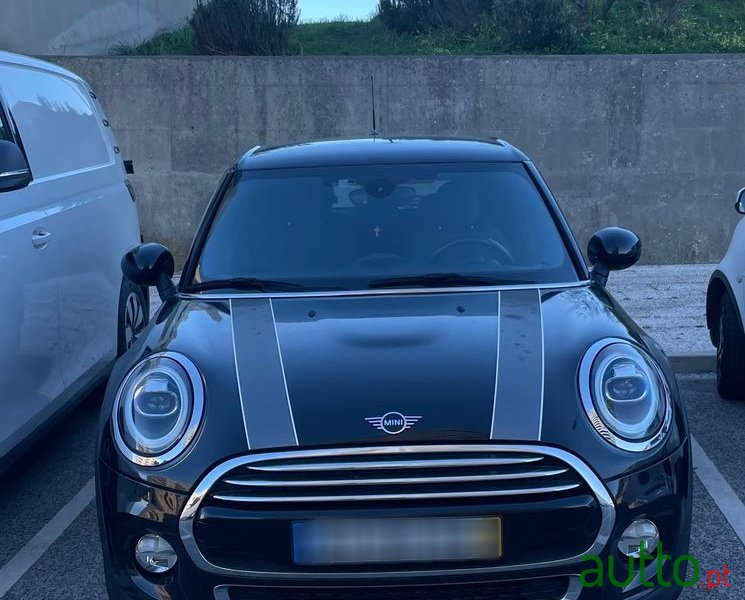 2019' MINI Cooper D photo #1