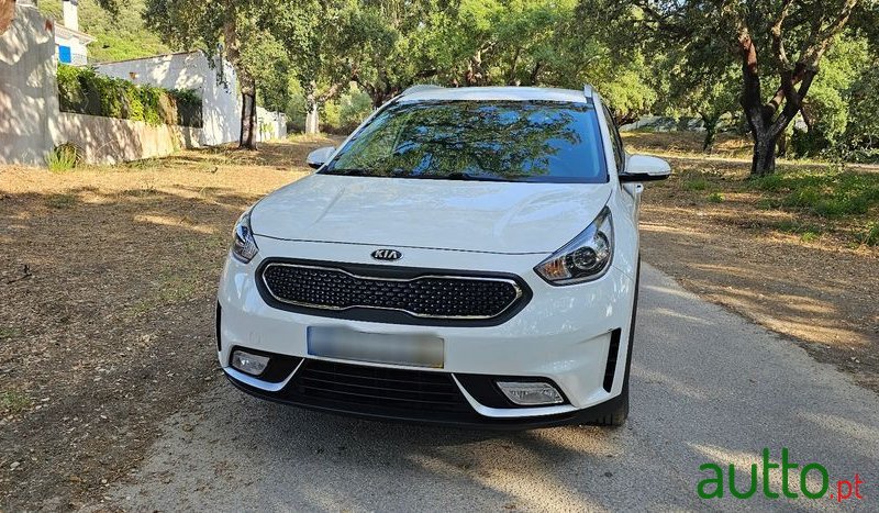 2019' Kia Niro 1.6 Gdi Hev Ex photo #2