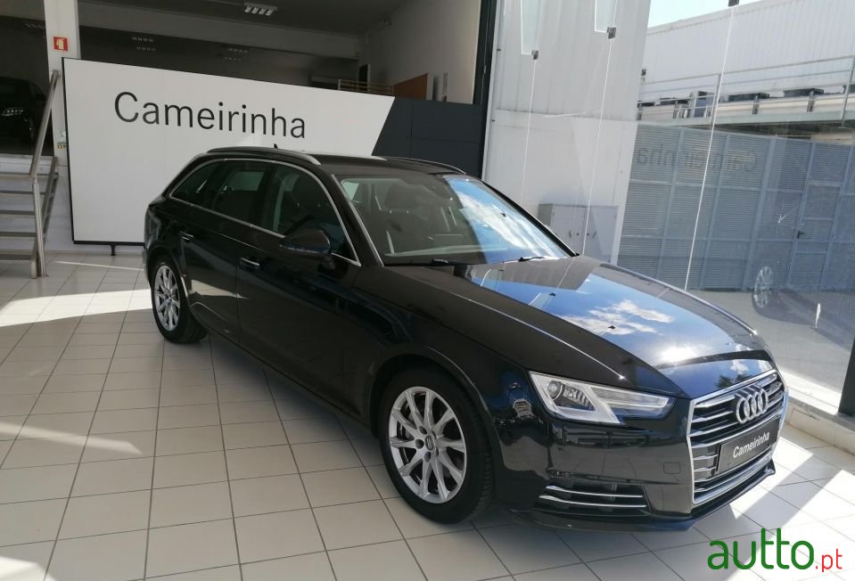 2018' Audi A4 Avant photo #2