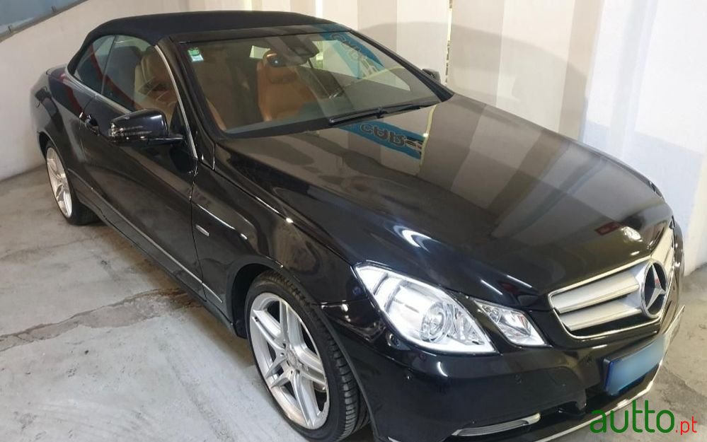 2011' Mercedes-Benz Classe E photo #2