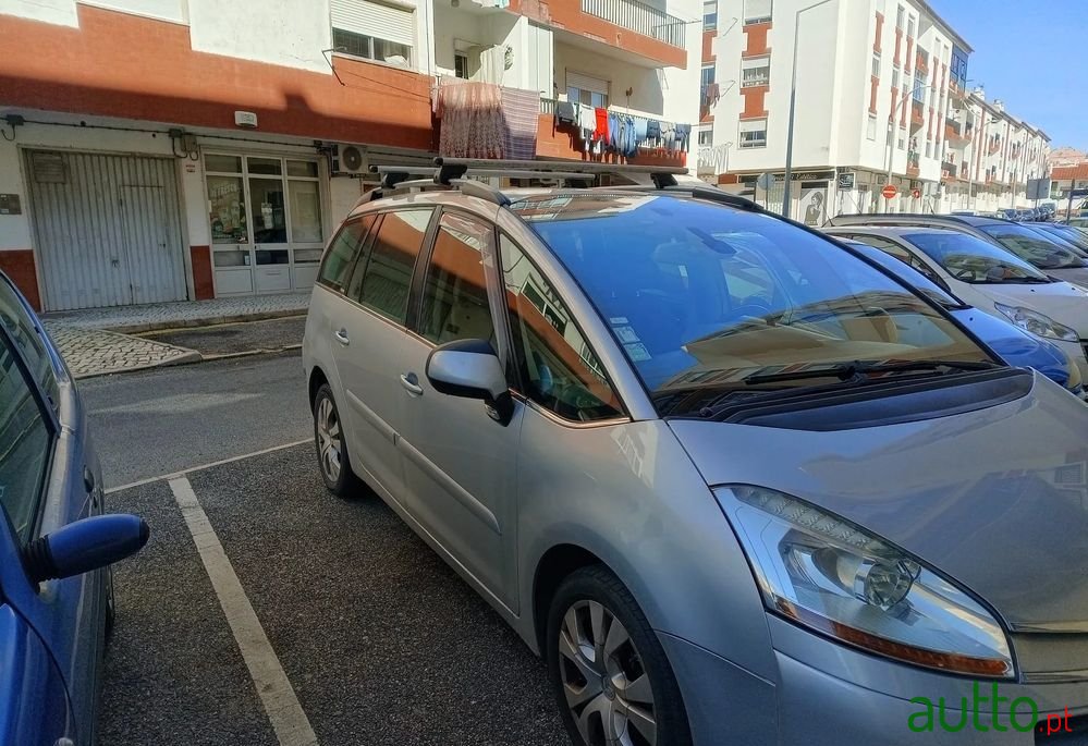 2008' Citroen C4 Grand Picasso photo #2