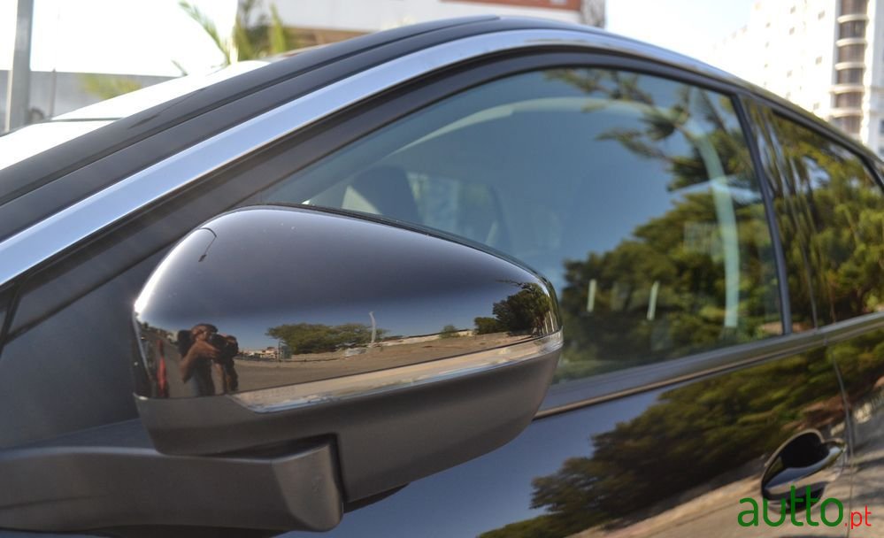 2018' Peugeot 3008 photo #5