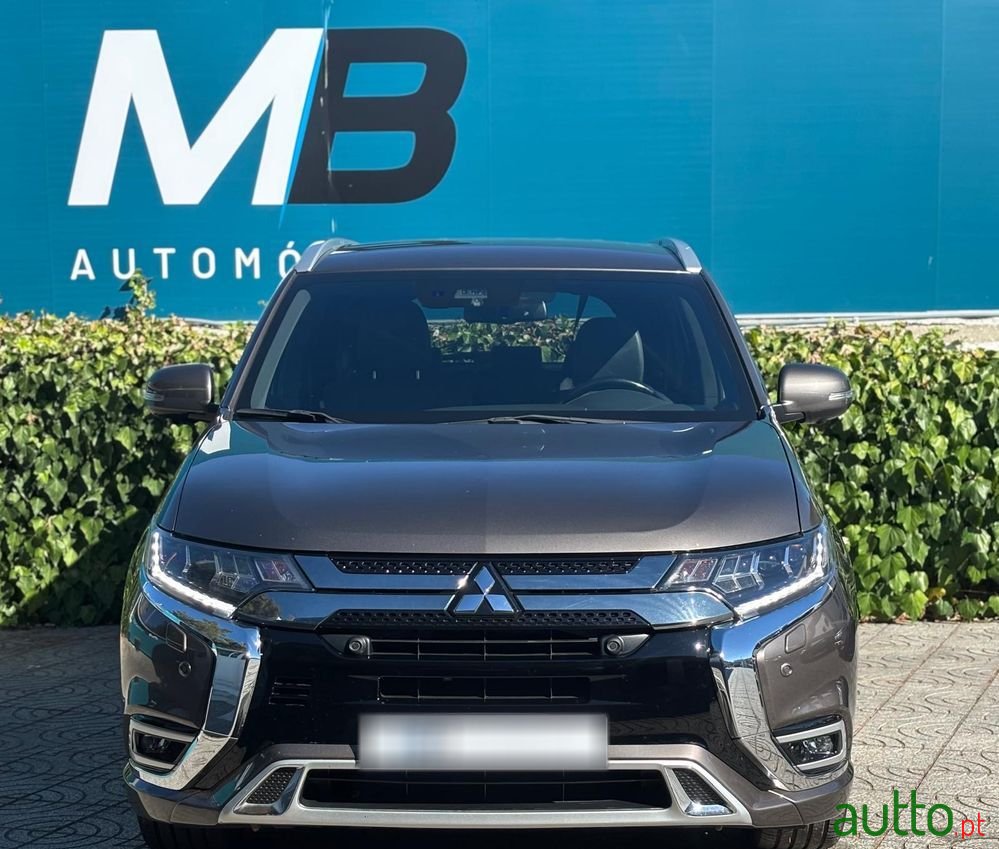 2019' Mitsubishi Outlander 2.4 Intense photo #2