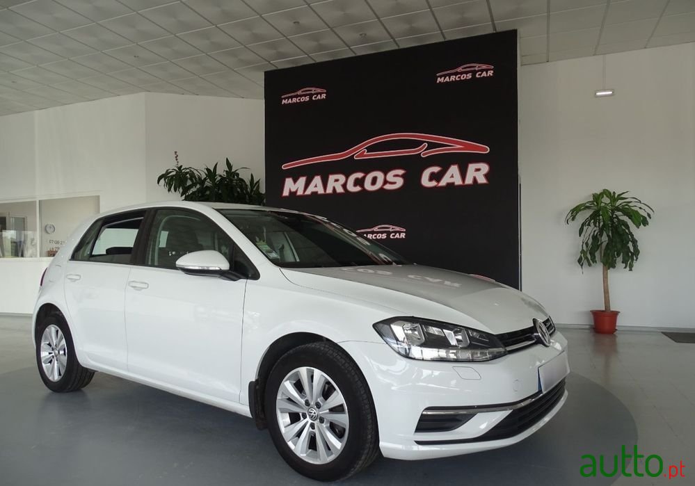 2017' Volkswagen Golf photo #1