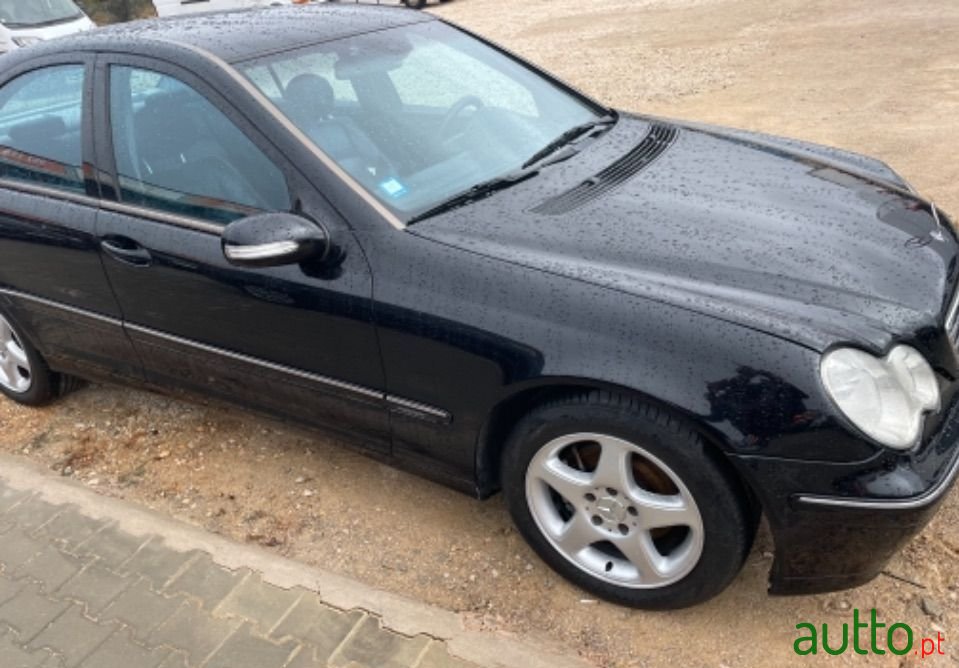 2002' Mercedes-Benz E-220 photo #1