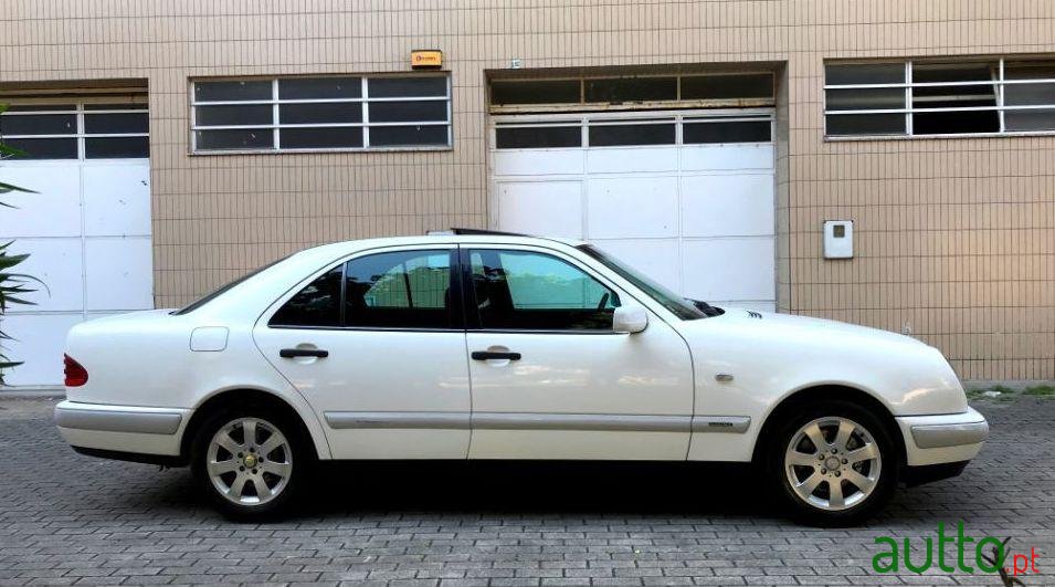 1998' Mercedes-Benz E-220 Nacional photo #1