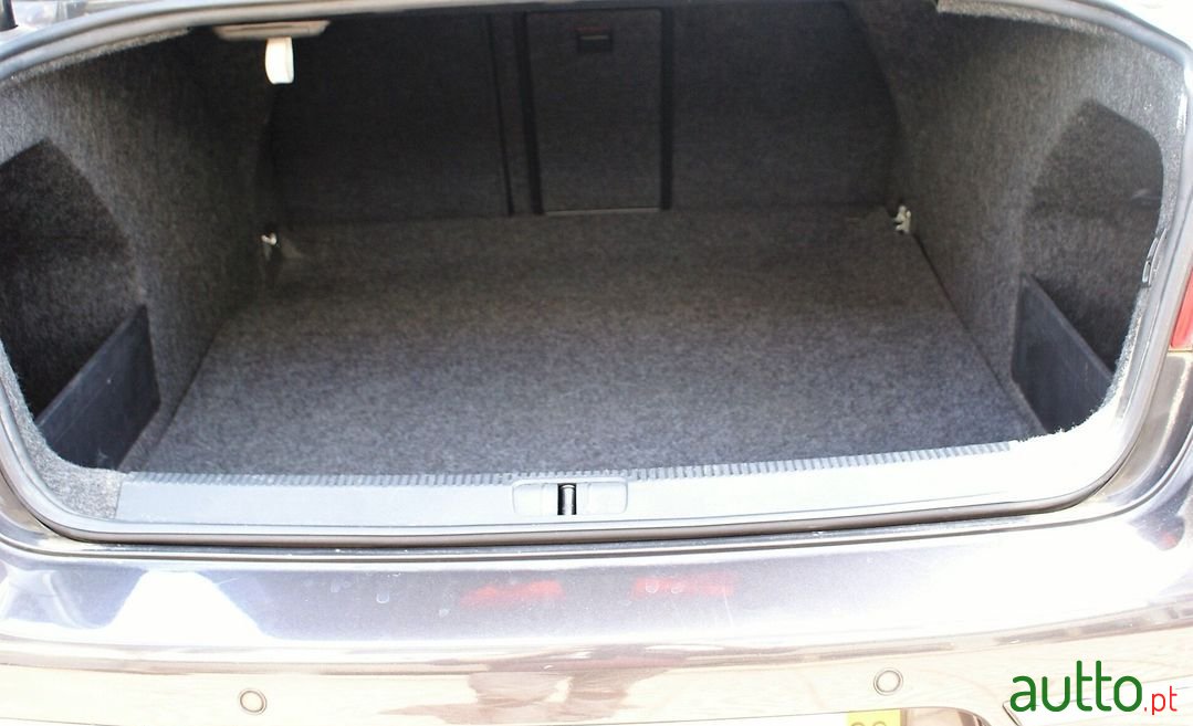 2006' Volkswagen Passat photo #3