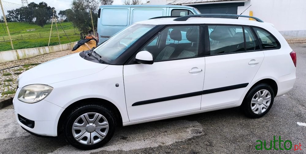 2009' Skoda Fabia Break photo #4