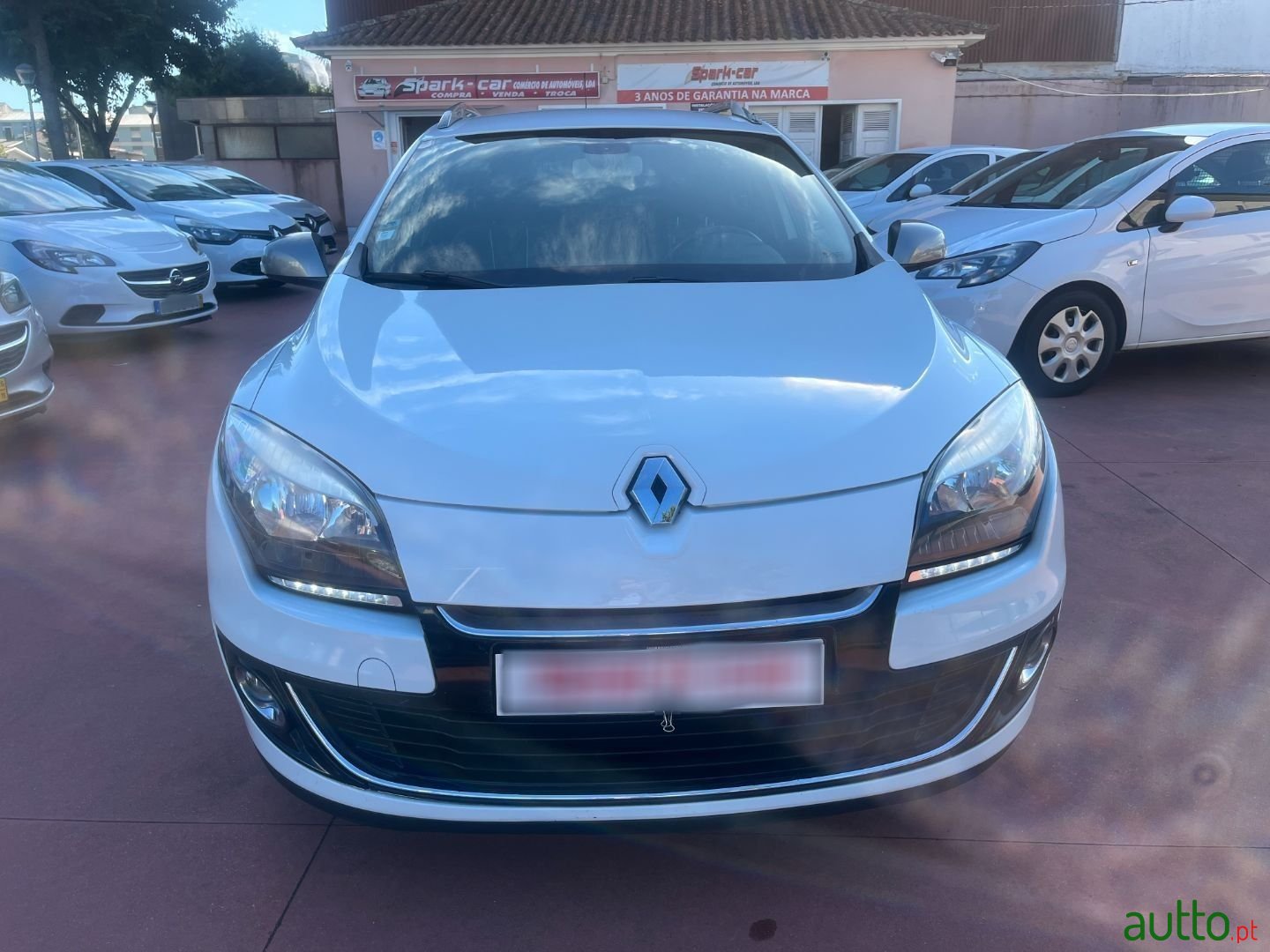 2013' Renault Megane Sport Tourer photo #3