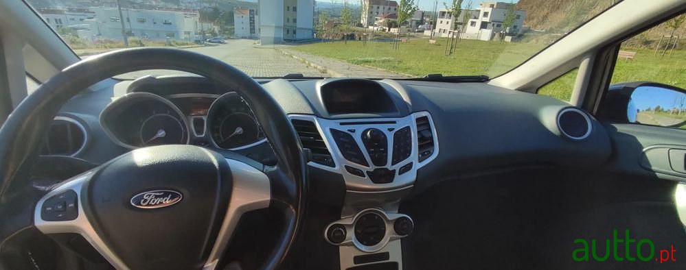 2010' Ford Fiesta 1.25 Titanium photo #5