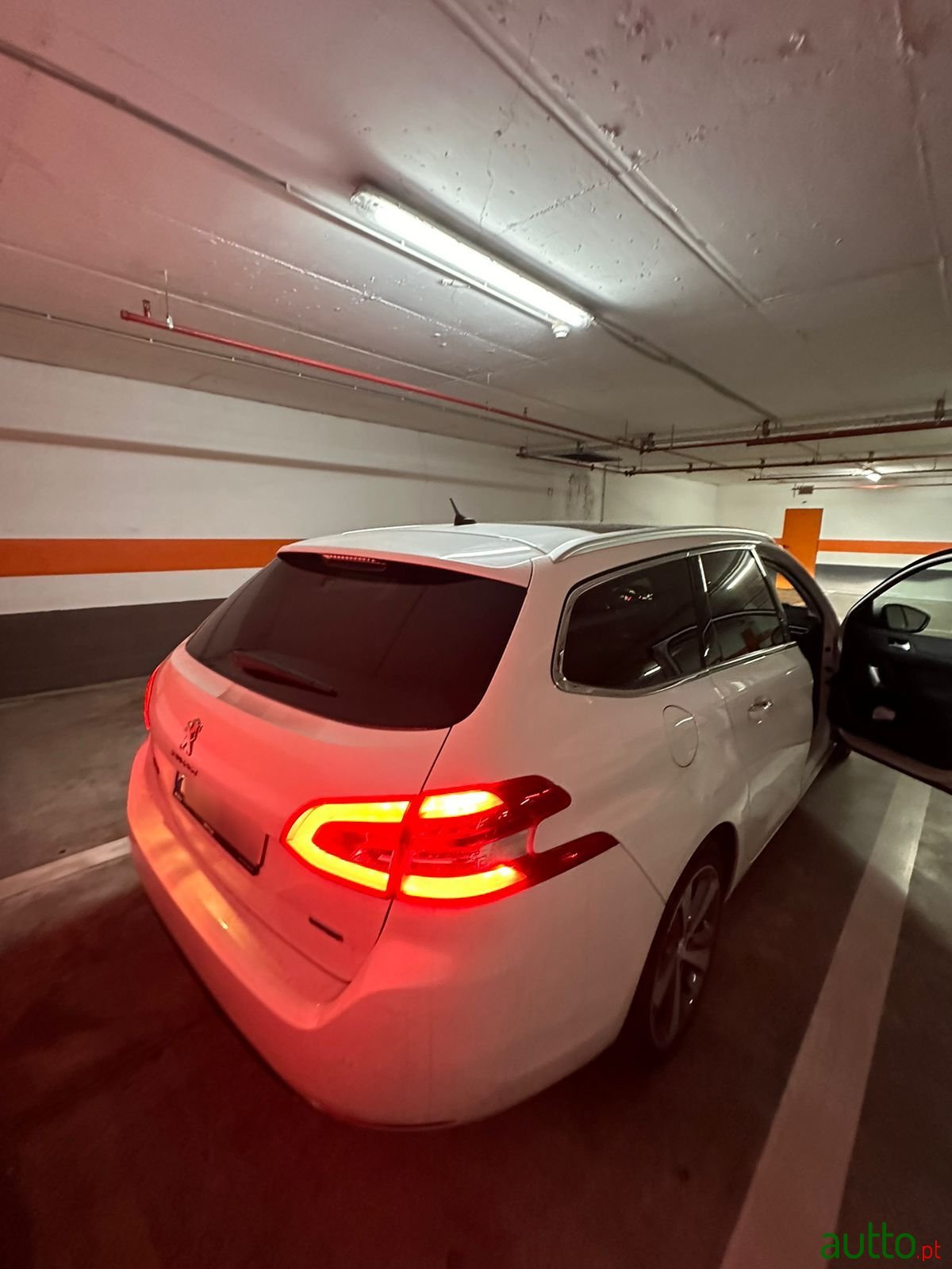 2015' Peugeot 308 308 SW 1.6 BlueHDi Allure EAT6 photo #1