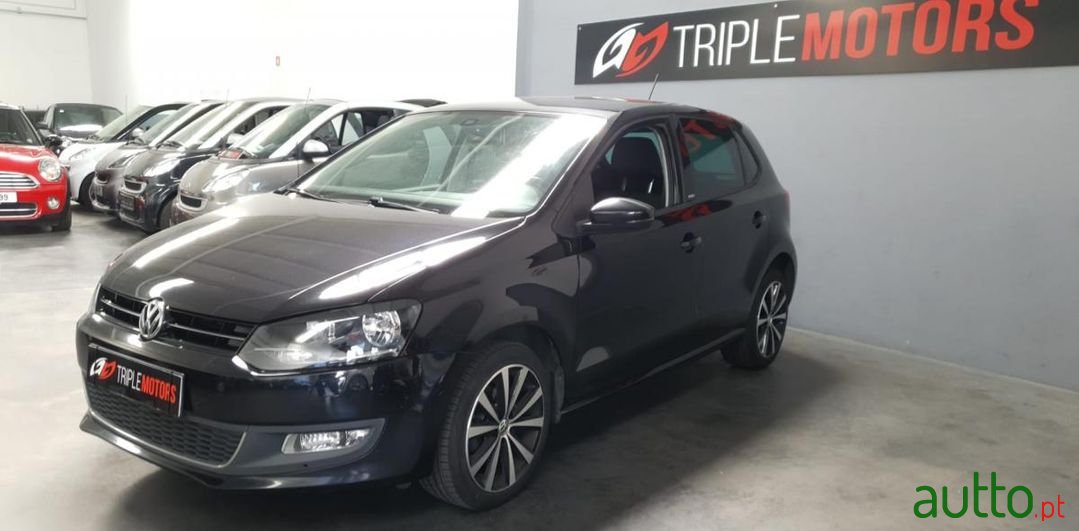 2011' Volkswagen Polo photo #5