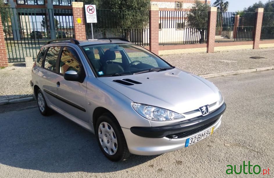 2006' Peugeot 206 Sw photo #2