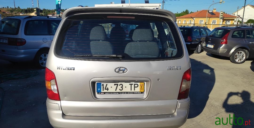 2002' Hyundai Trajet photo #3