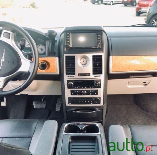 2008' Chrysler Grand Voyager Stow-N-Go photo #1