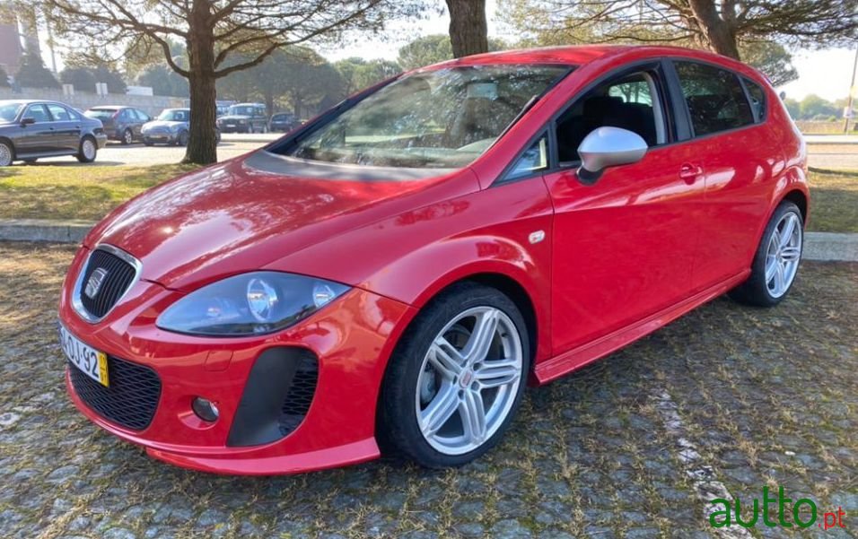 2011' SEAT Leon photo #2