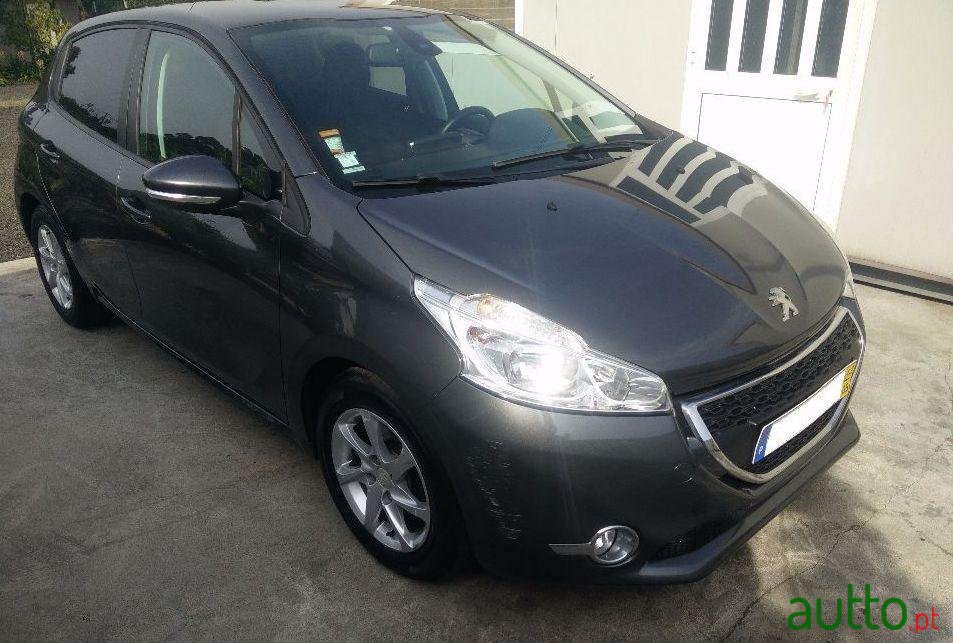 2012' Peugeot 208 1.4 Hdi Access photo #2