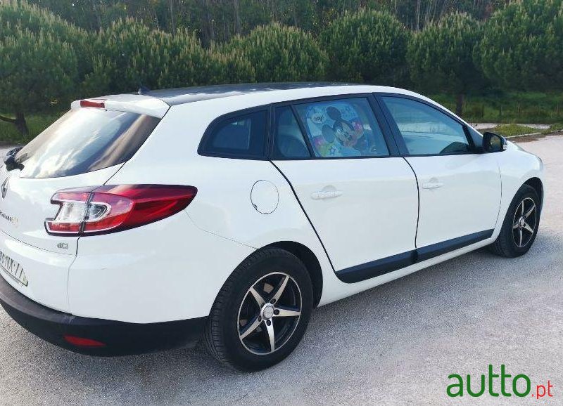 2011' Renault Megane Sport Tourer photo #6