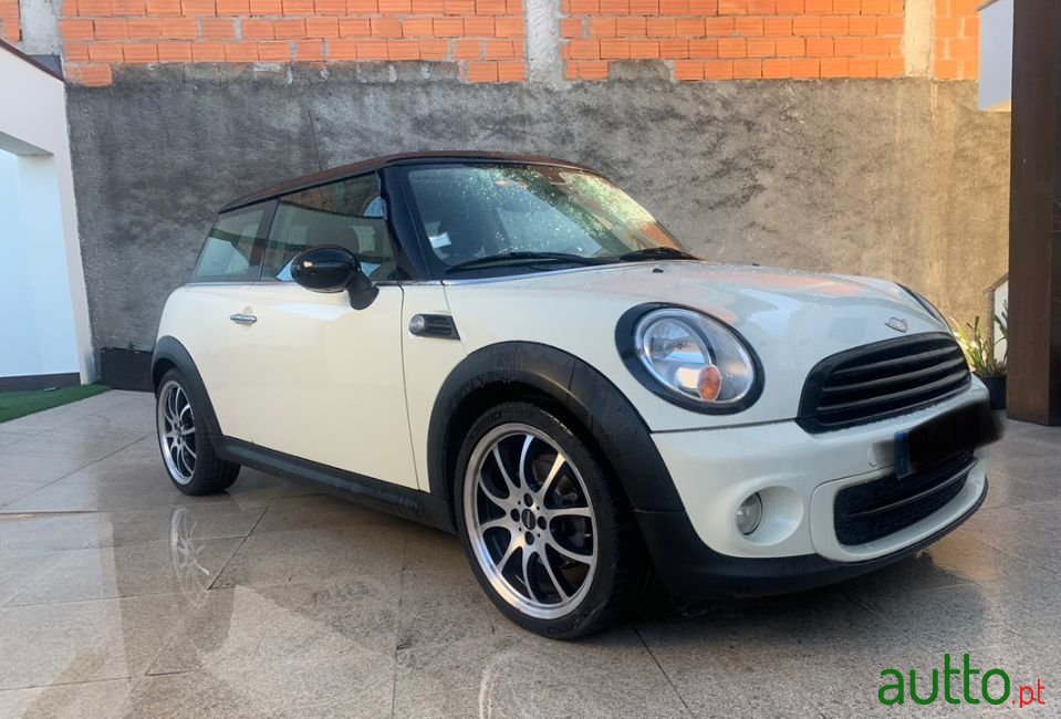2011' MINI Cooper photo #2