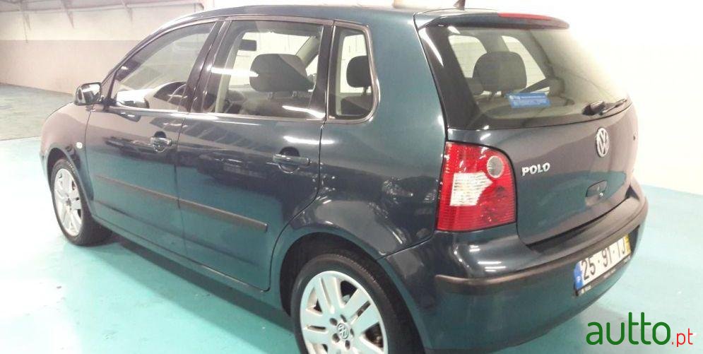 2002' Volkswagen Polo photo #1