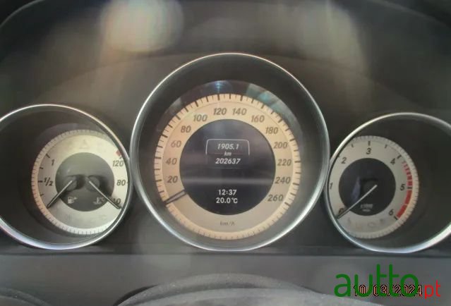 2012' Mercedes-Benz 220 photo #6