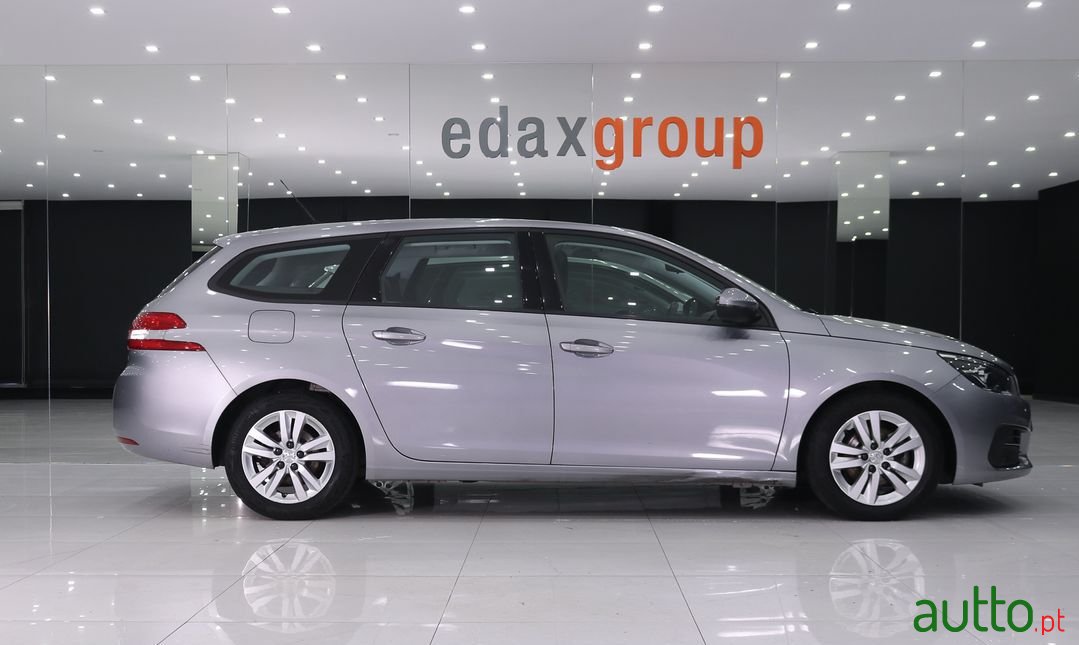 2018' Peugeot 308 Sw photo #2