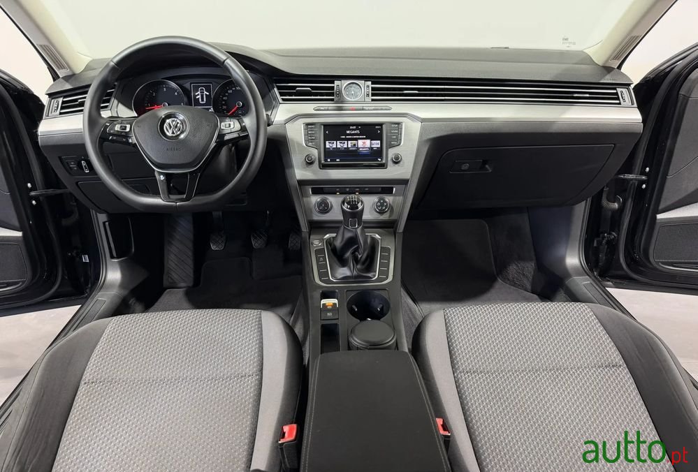 2016' Volkswagen Passat Variant photo #5
