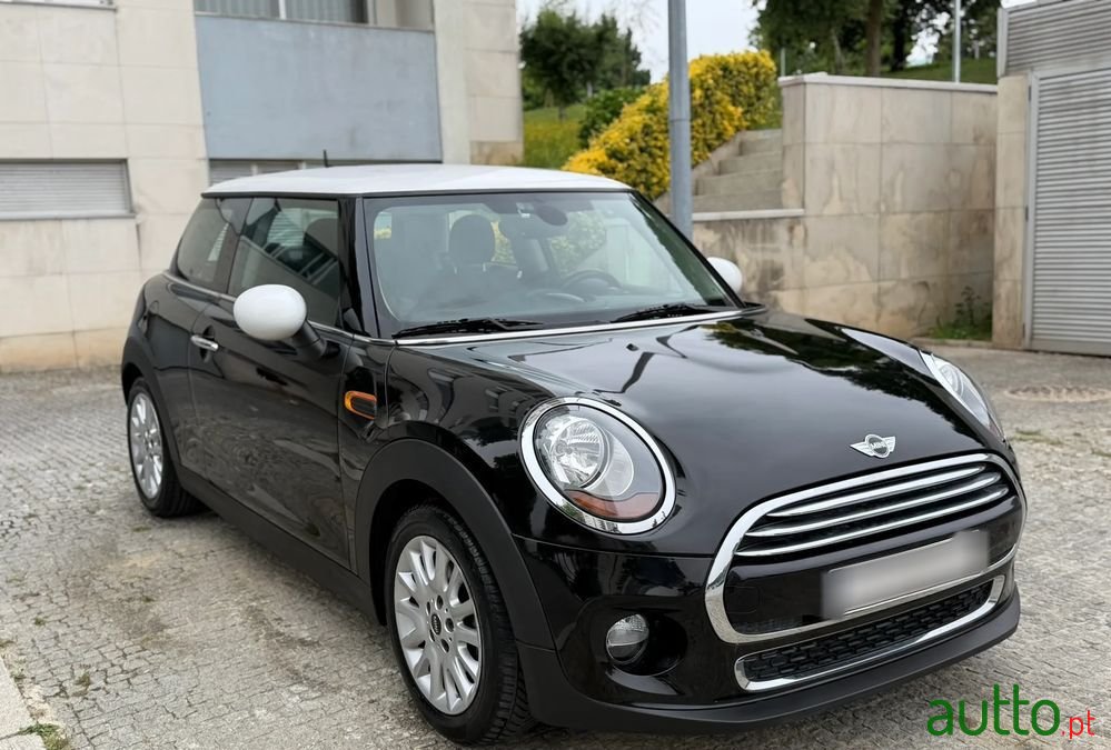 2015' MINI Cooper 3 Portas photo #2