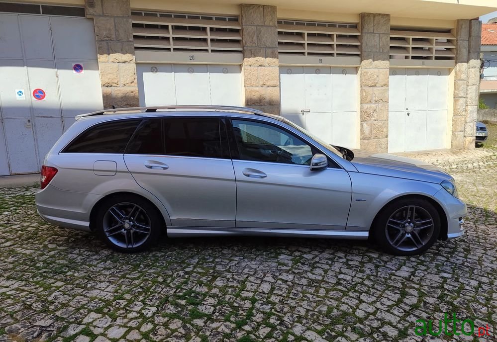 2011' Mercedes-Benz Classe C photo #6