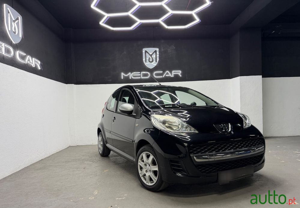 2010' Peugeot 107 1.0 Urban Style photo #3