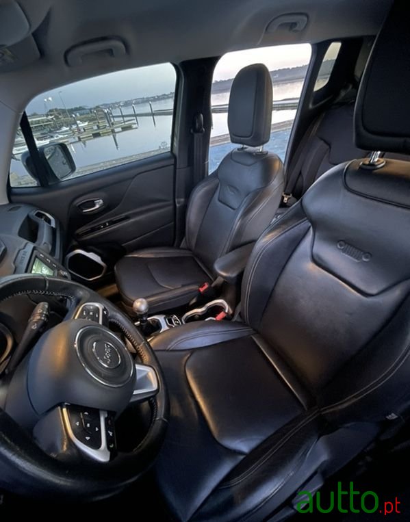 2015' Jeep Renegade photo #6