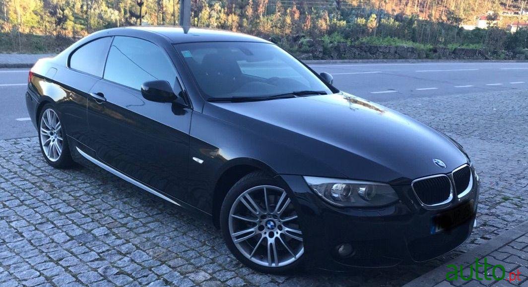 2010' BMW 320 Coupe Pack M photo #4