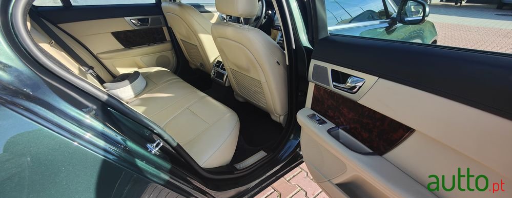 2011' Jaguar XF 2.2 D Classic photo #4