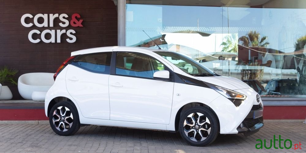 2022' Toyota Aygo photo #1