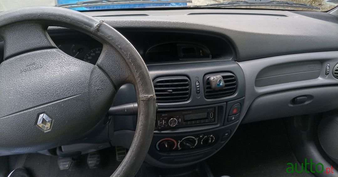 1999' Renault Megane photo #2