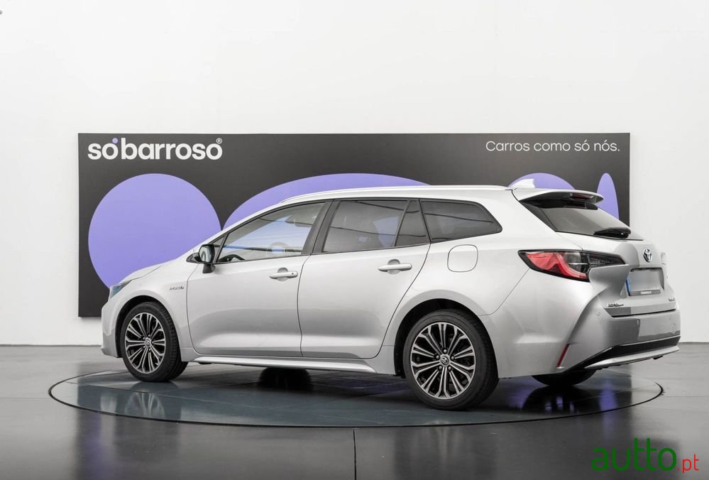 2020' Toyota Corolla Touring Sports photo #2