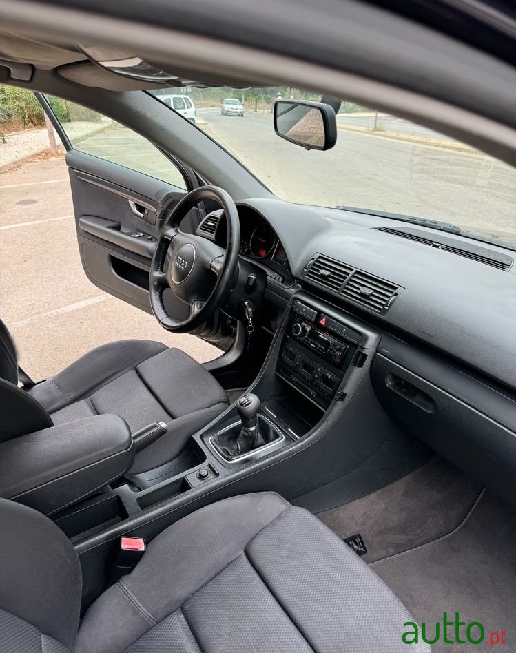 2002' Audi A4 Avant photo #4