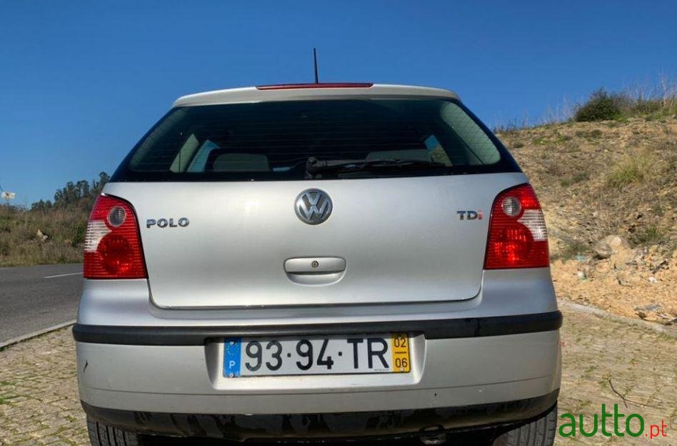 2002' Volkswagen Polo photo #1