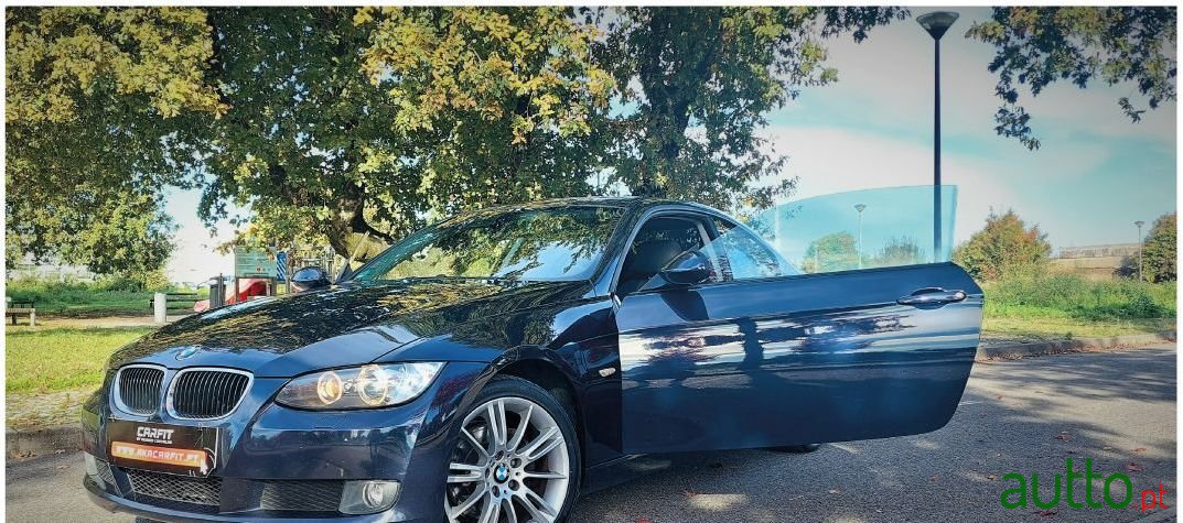 2009' BMW 320 photo #1