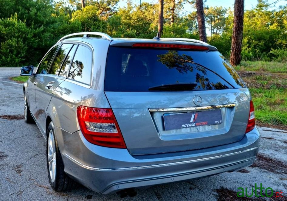 2012' Mercedes-Benz C-200 photo #3