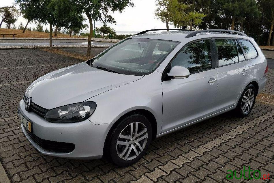 2010' Volkswagen Golf Variant photo #2
