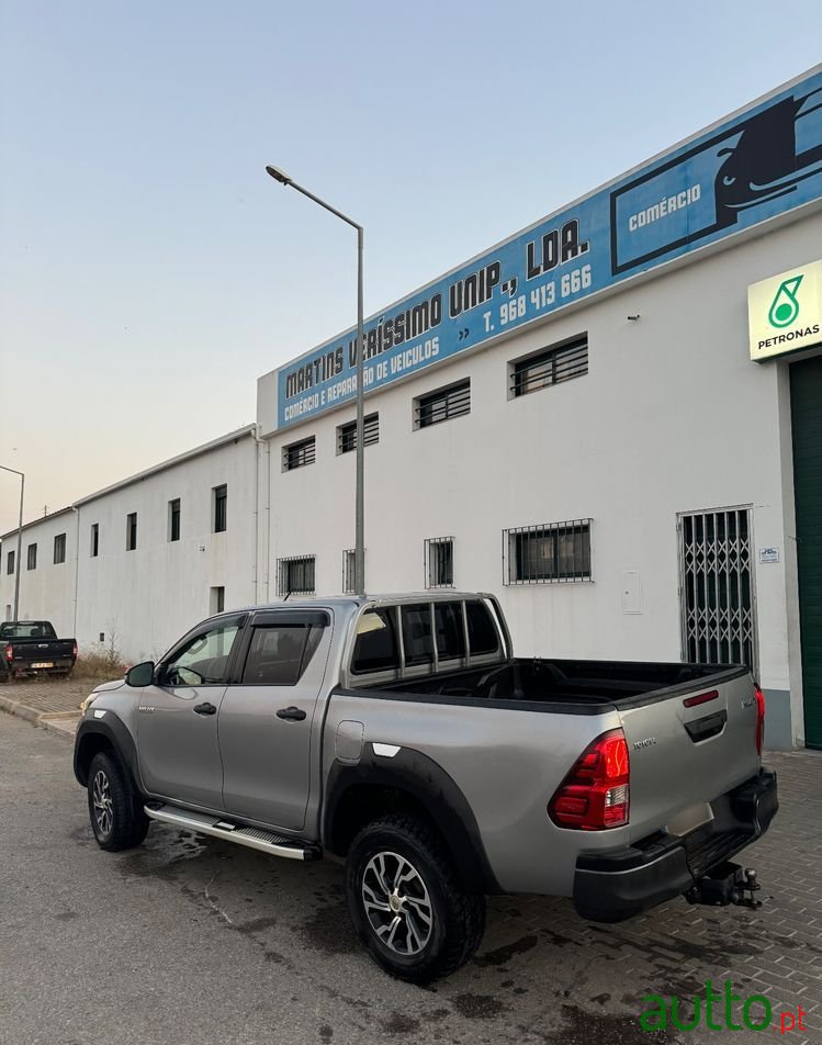 2021' Toyota Hilux photo #2
