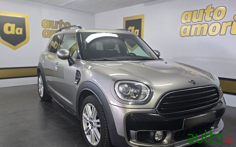 2019' MINI Countryman One D Auto photo #3