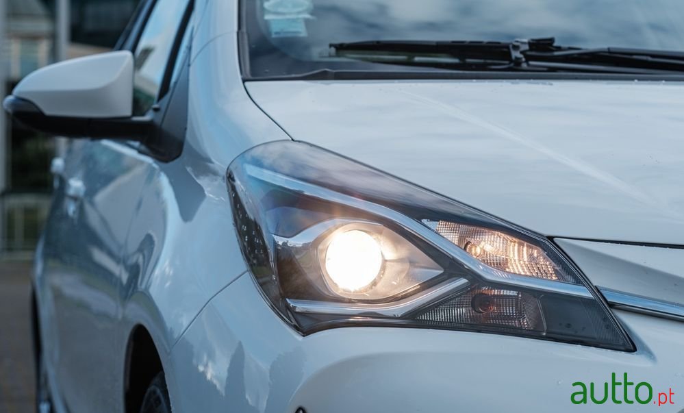 2018' Toyota Yaris photo #6