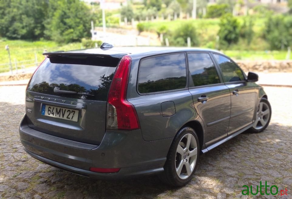 2011' Volvo V50 photo #3